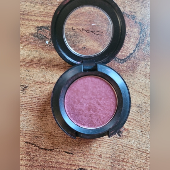 Mac Cranberry eyeshadow - Picture 7 of 10